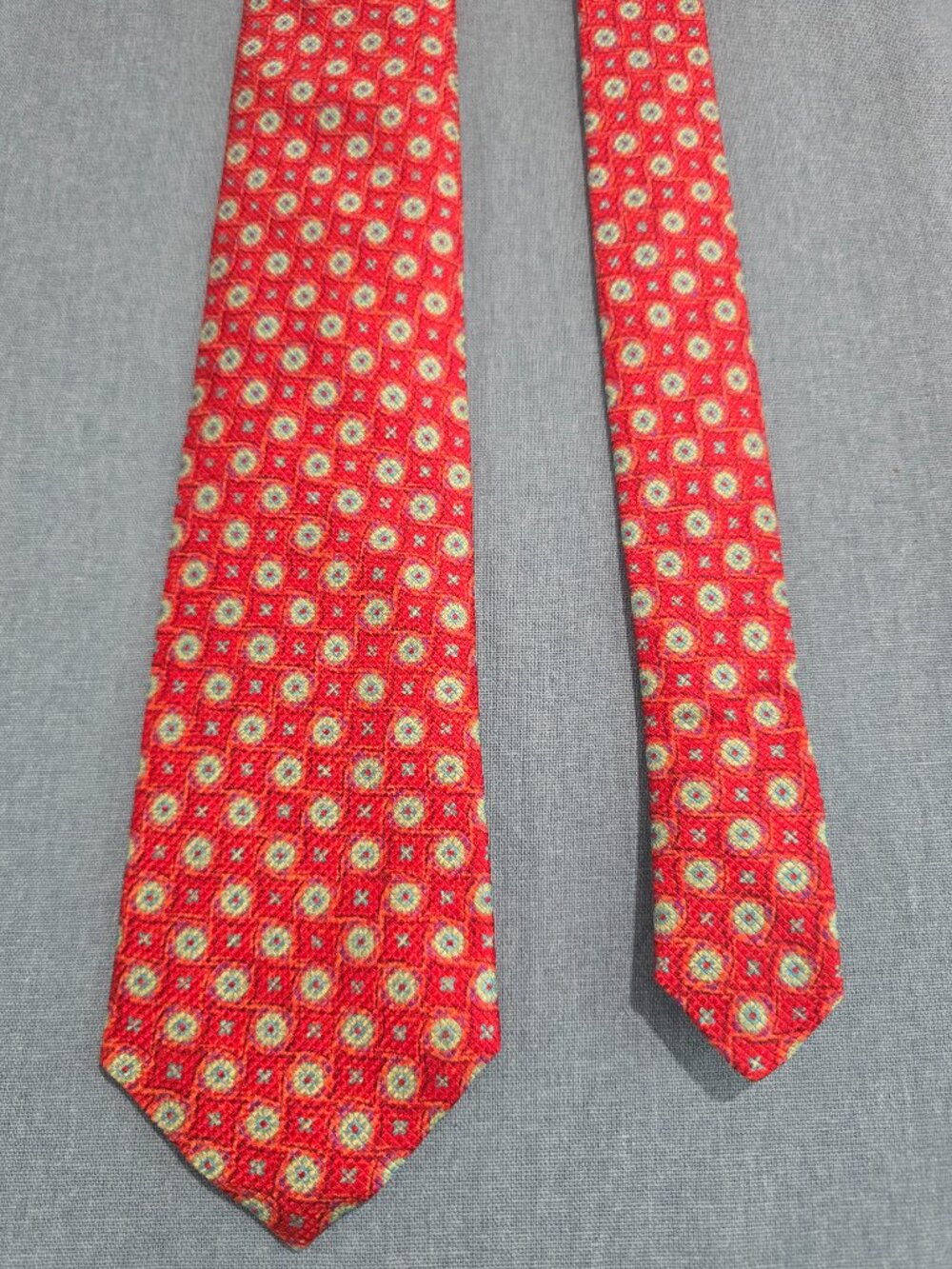 Holland & Sherry Silk Red Medallion Men's Tie